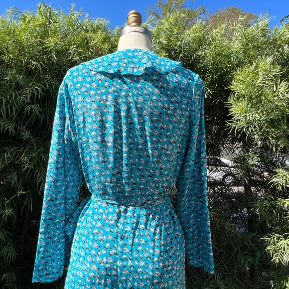 Veronica Beard dress, color blue with red and white flowers, size 8 - Picture 6 of 9